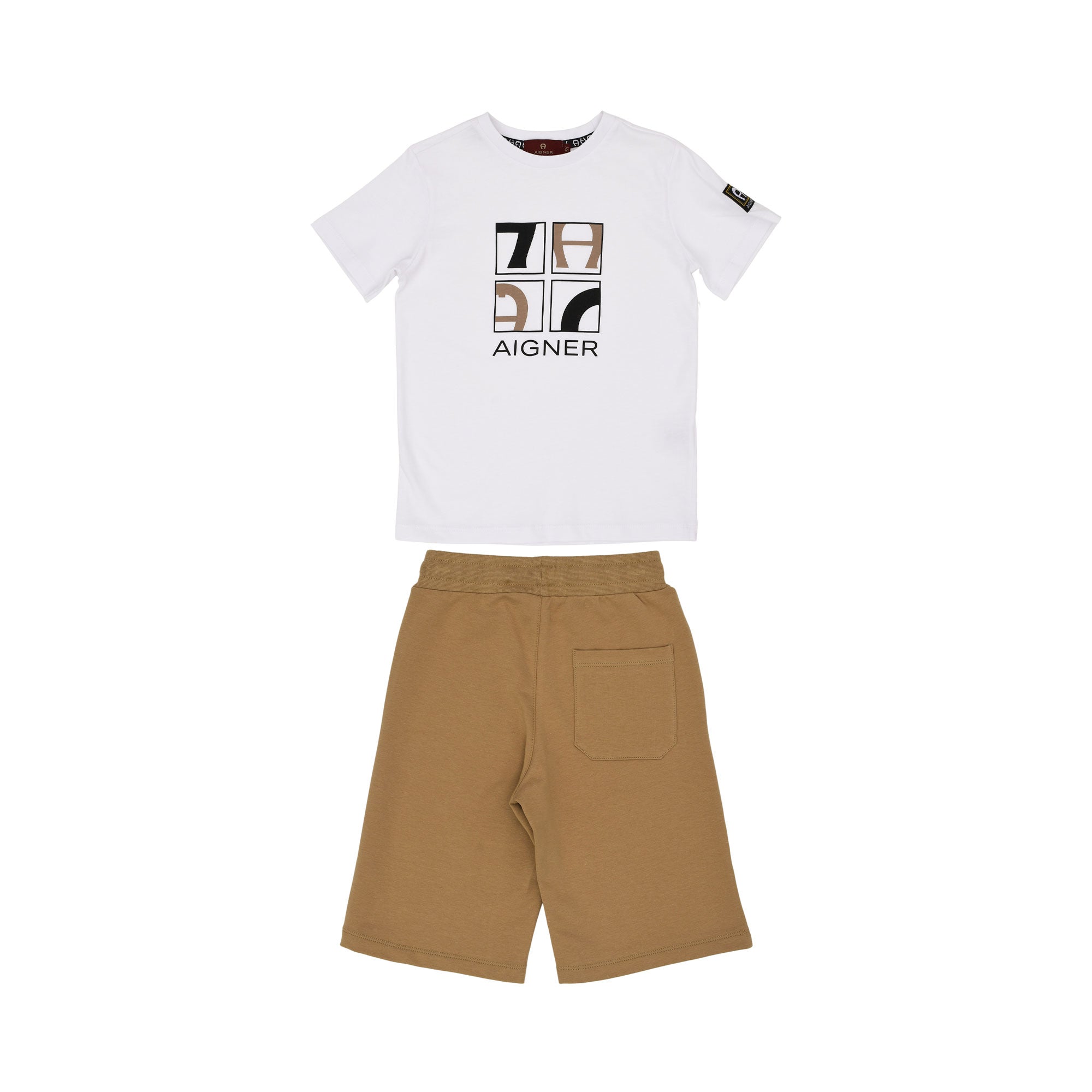 طقم تي شيرت وبرمودا بشعار شبكي باللون الأبيض والبيج للأولاد من Aigner Kids