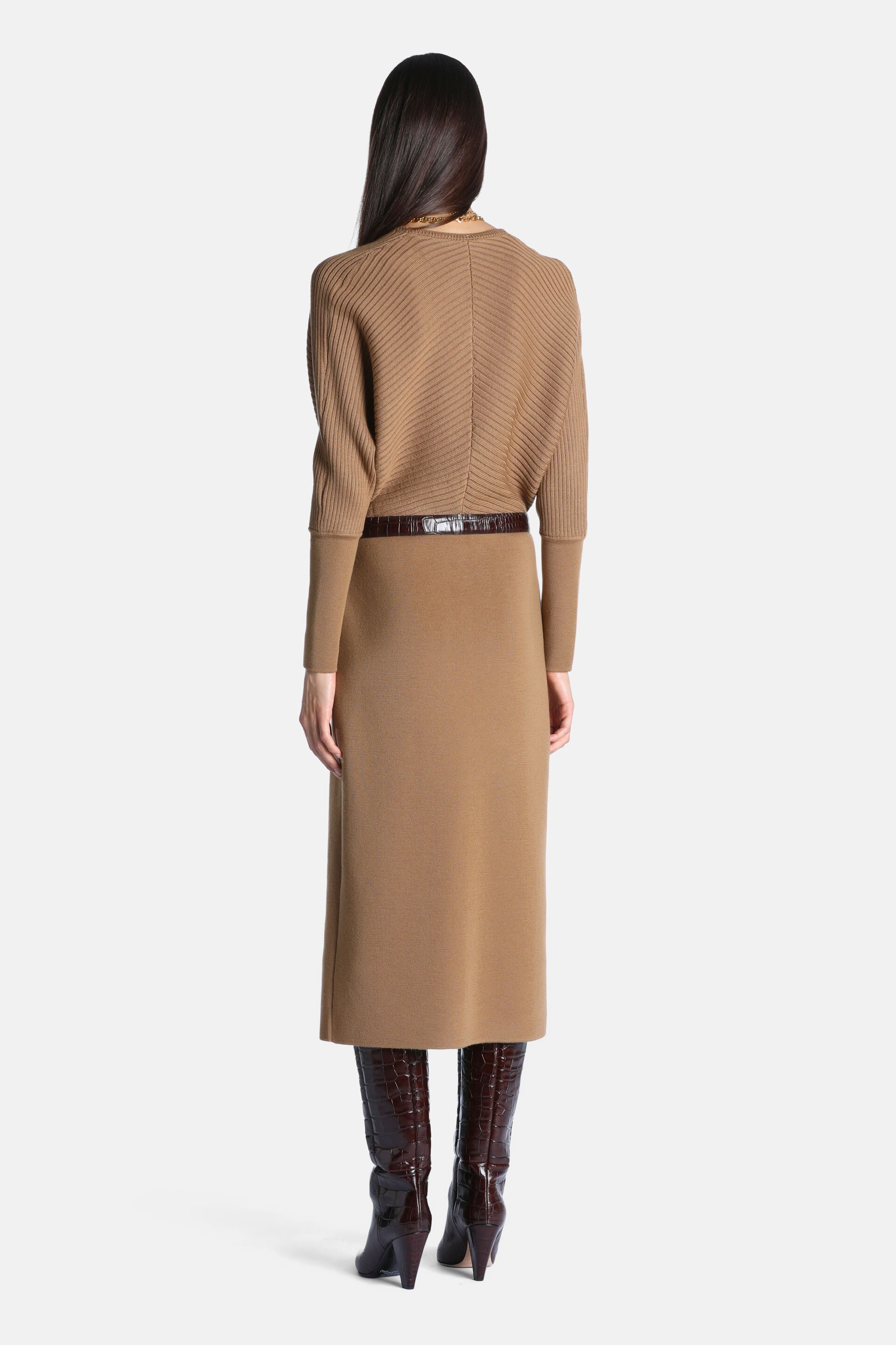 Brown knitted midi dress. Ribbed top with diagonal pattern on back, smooth knit skirt. Dark brown crocodile-embossed belt.