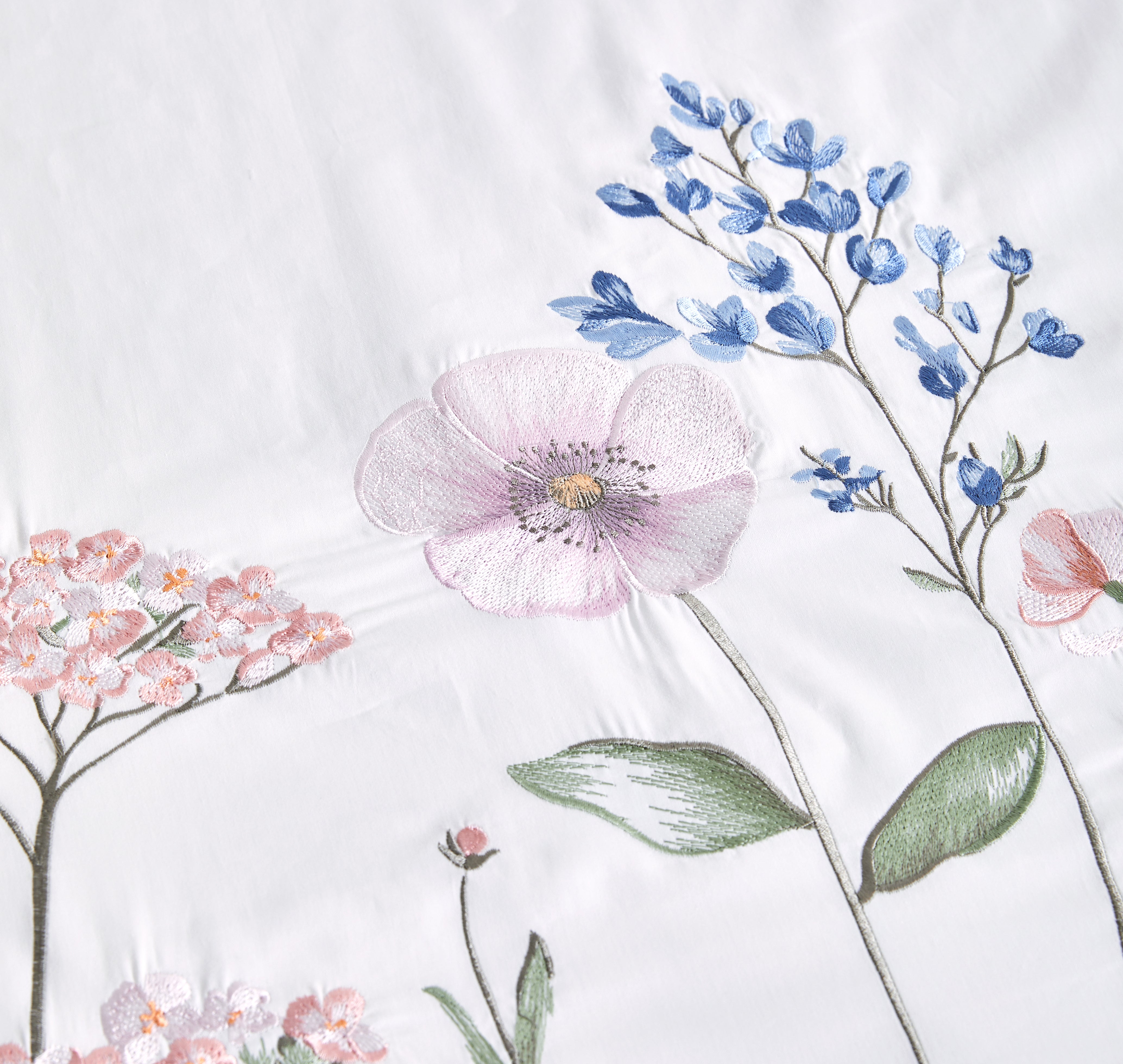 Elegant wildflower motifs in soft pink, blue, and sage green tones, adding a botanical touch to your bedroom.
