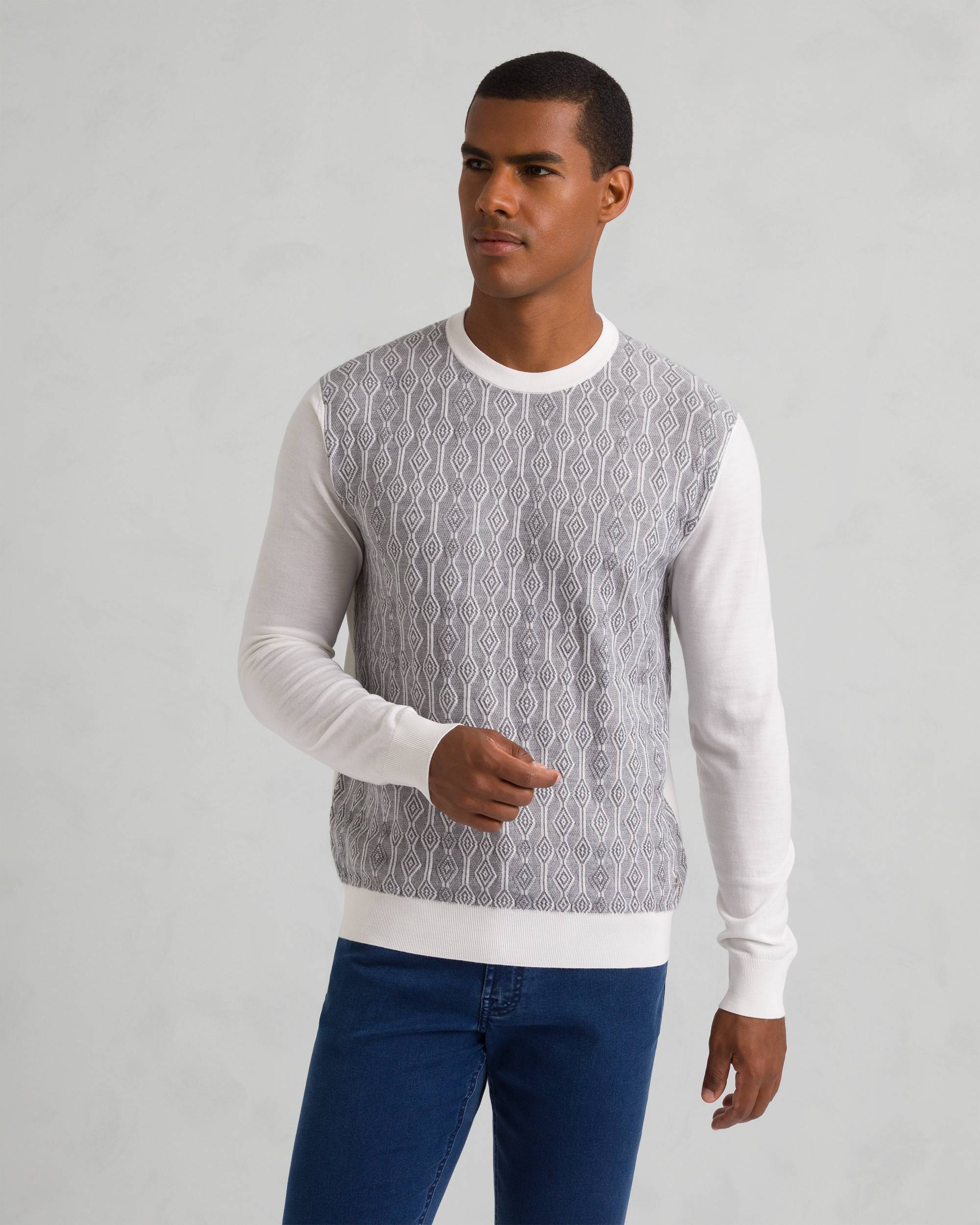 White and grey patterned crew neck sweater with long sleeves and ribbed trims