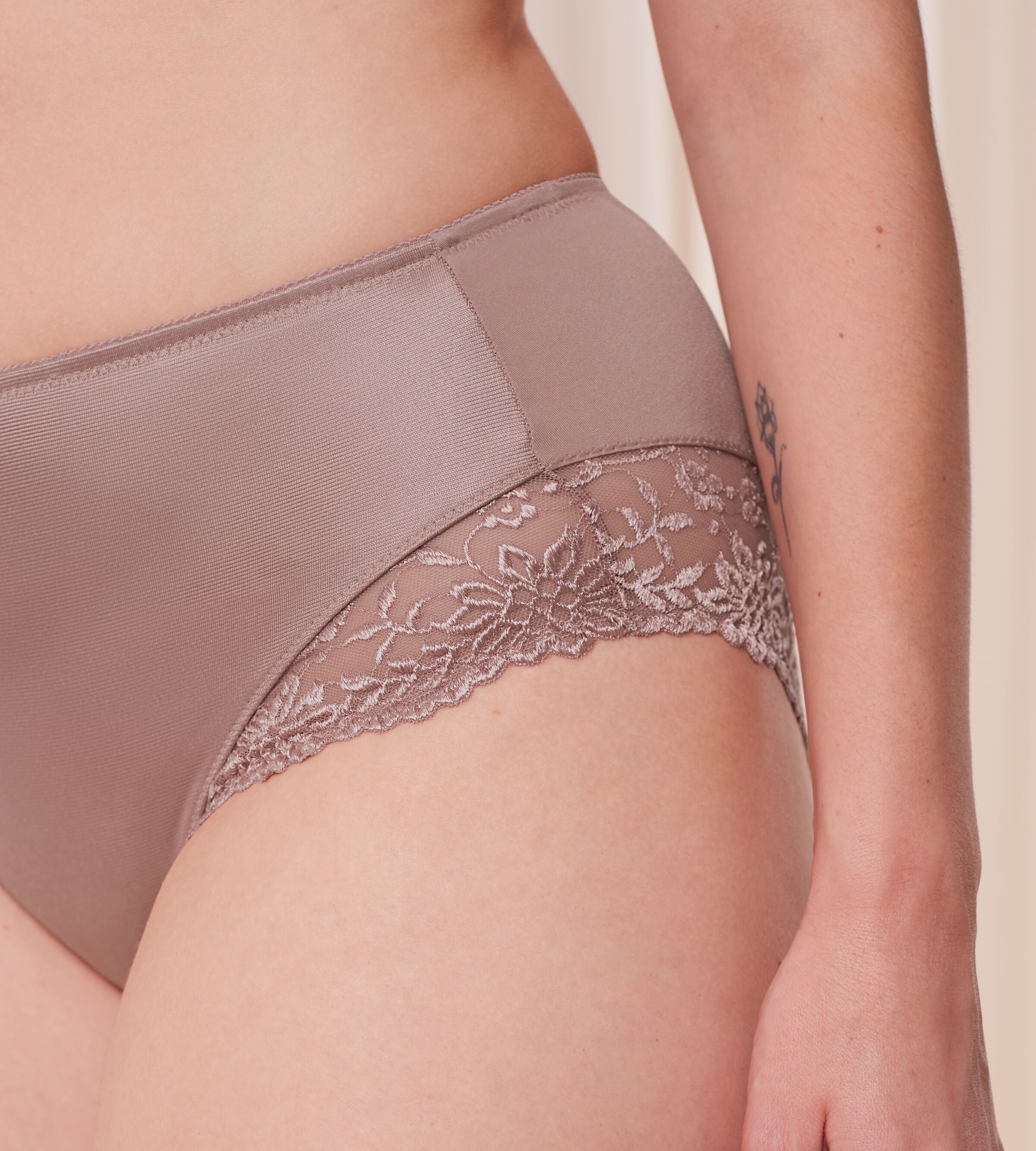 Model close-up view of the Triumph Ladyform Soft light brown maxi panty, showing the high-waisted cut and delicate lace side panels. Shop Online Today