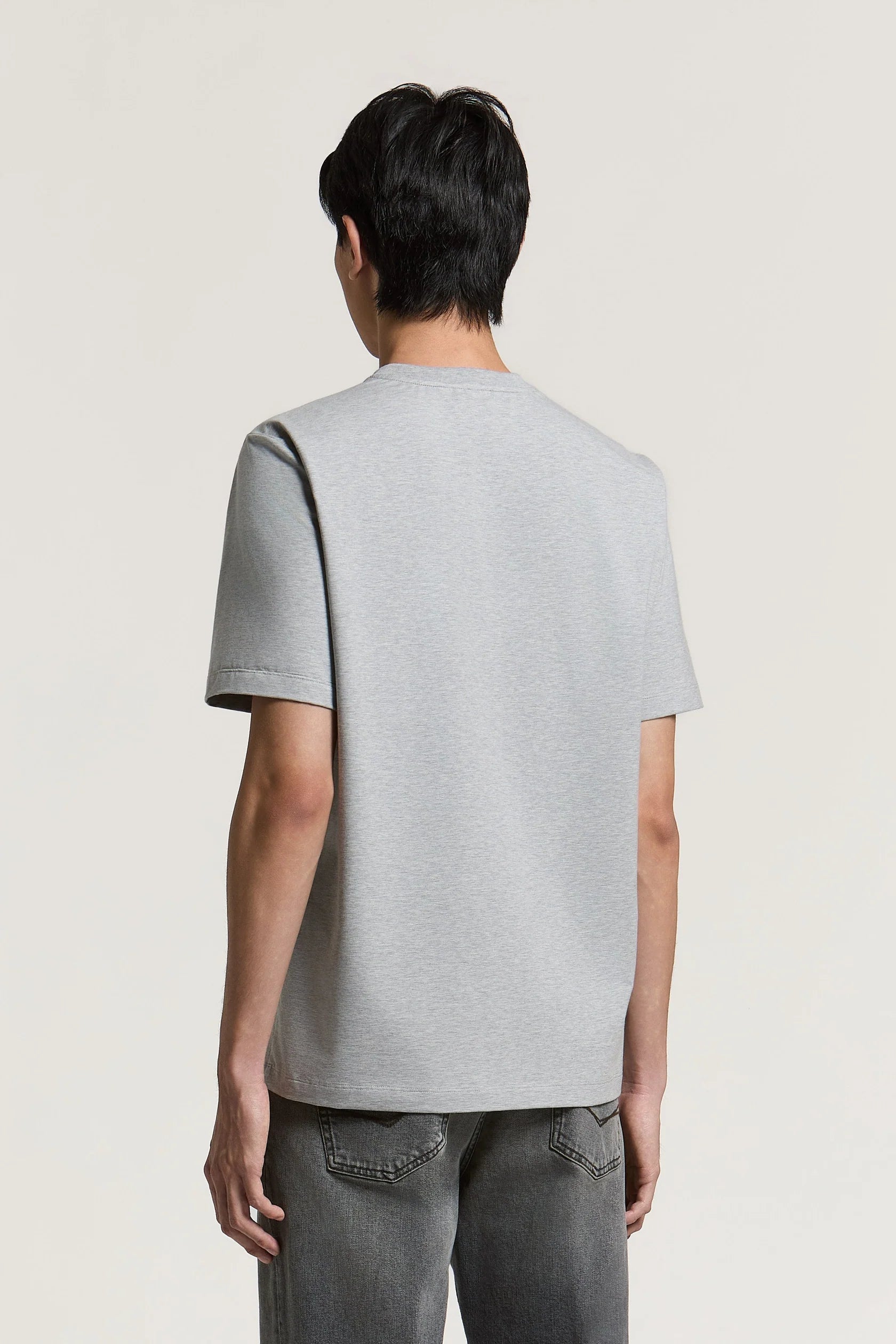 Carbon grey short-sleeved t-shirt with a crew neck and a plain back.