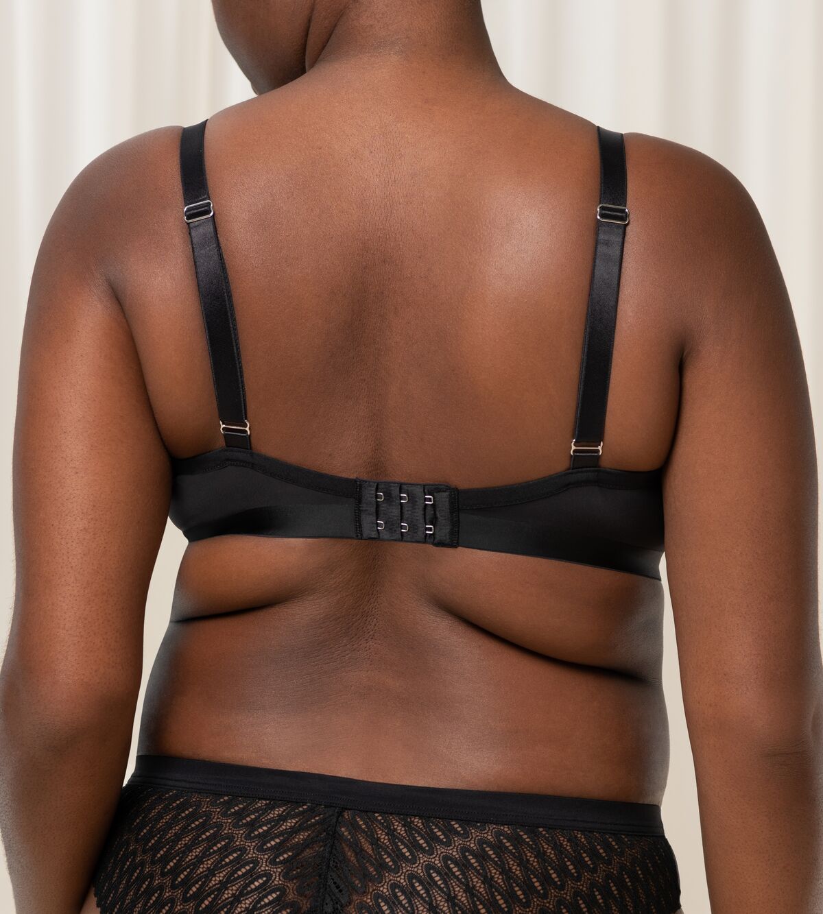 Triumph Aura Spotlight black wired padded bra second model back view, showcasing adjustable straps. Shop Online