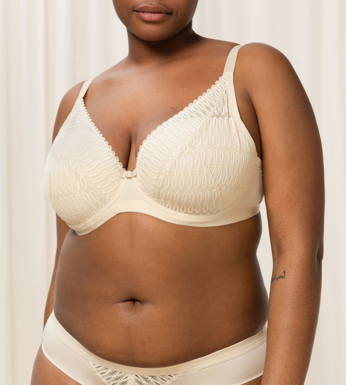Triumph Aura Spotlight wired padded bra in light beige second model front view, showing the lace-overlaid cups and comfortable underwired design. Shop Now Online