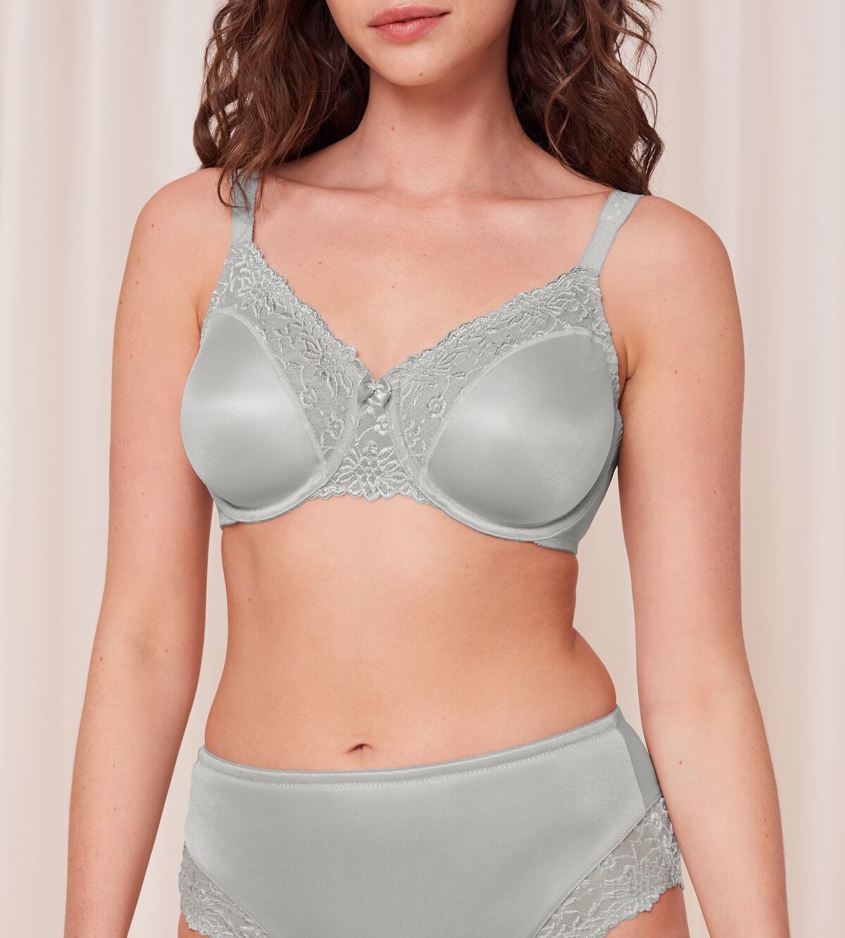 Triumph Ladyform Soft Minimizer Platinum Bra Model front view with smooth cups and lace detail – Shop Now Online