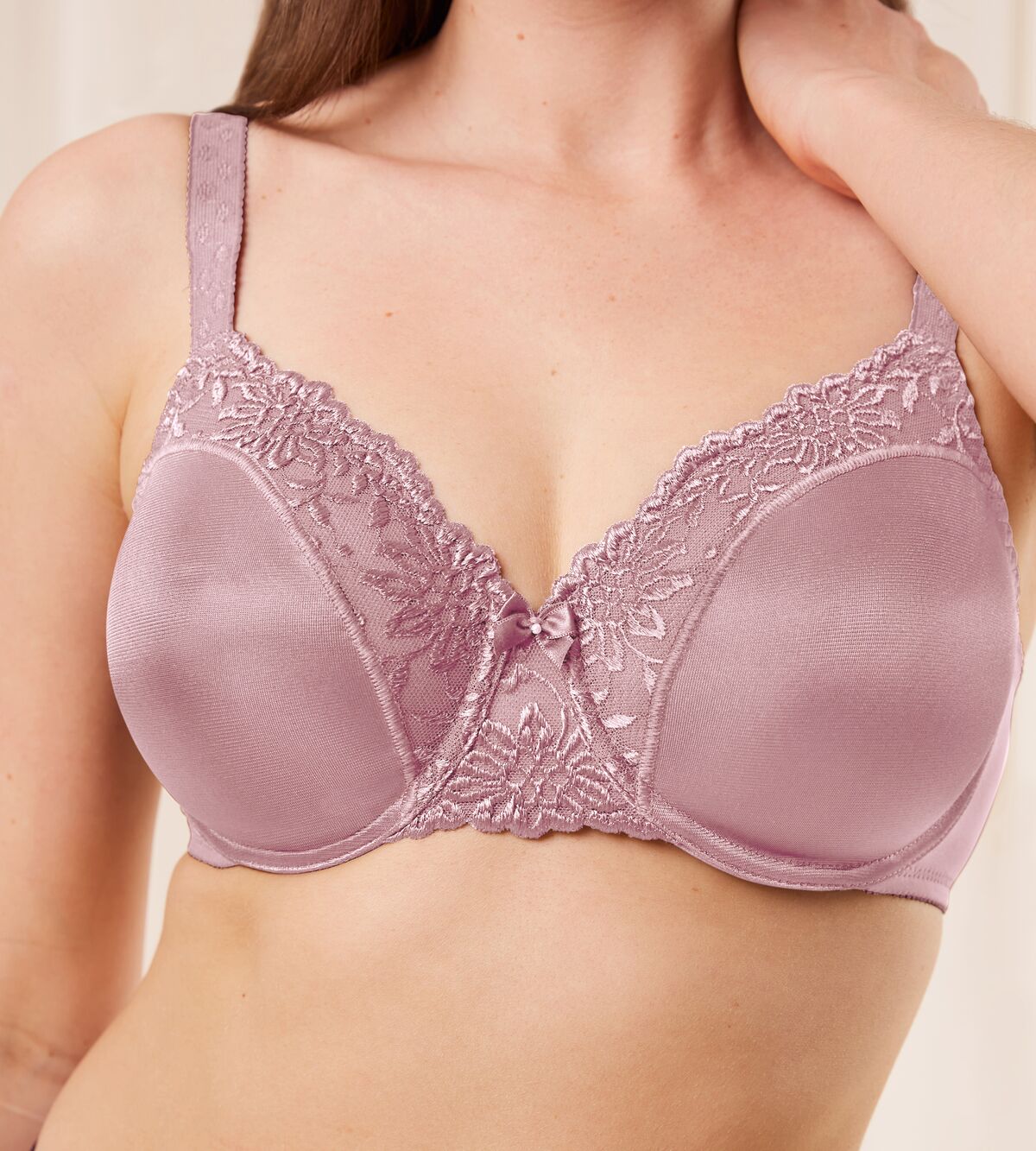 Triumph Ladyform Soft Minimizer Rosebloom Bra close-up front view highlighting lace design - Order Online at Blue Salon Qatar
