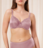 Triumph Ladyform Soft Minimizer Rosebloom Bra model front view with smooth molded cups and lace detailing - Order Online at Blue Salon Qatar