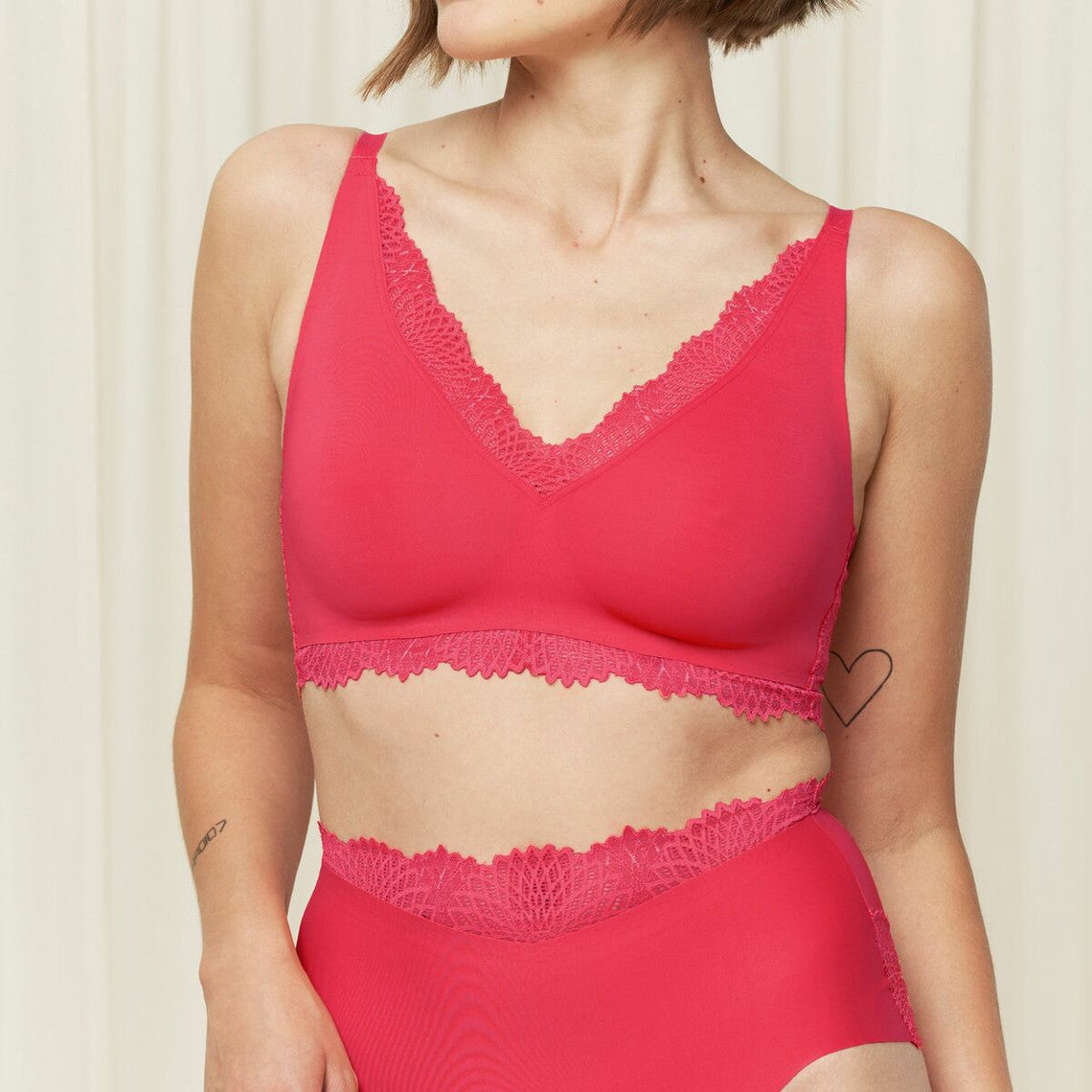 Triumph Summer Sensation deep pink minimizer bra model front view, with mesh details. Available at Blue Salon Qatar.