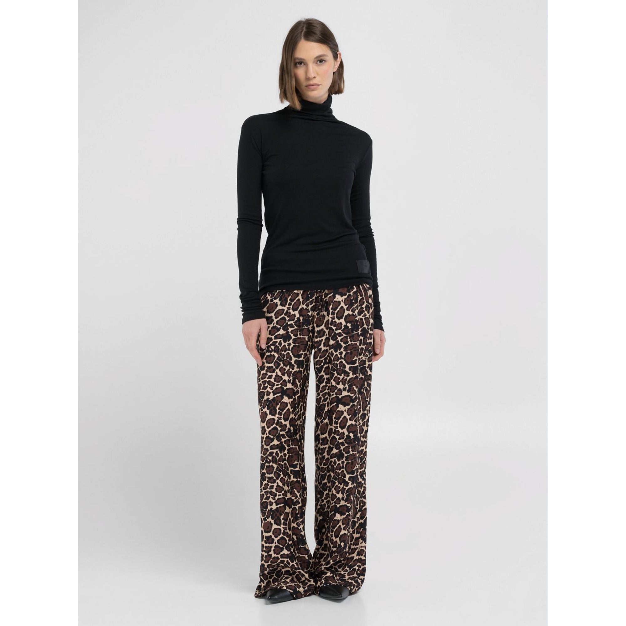 Replay Women's Slim Fit Top with Long Sleeve and Hight Neck | Clothing | GCC | Winter 2024 | Women | Women All Clothing | Women All Clothing Tops | Womens | Womens Fashion Replay Women's Slim Fit Top with Long Sleeve and Hight Neck | Clothing | GCC | Winter 2024 | Women | Women All Clothing | Women All Clothing Tops | Womens | Womens Fashion