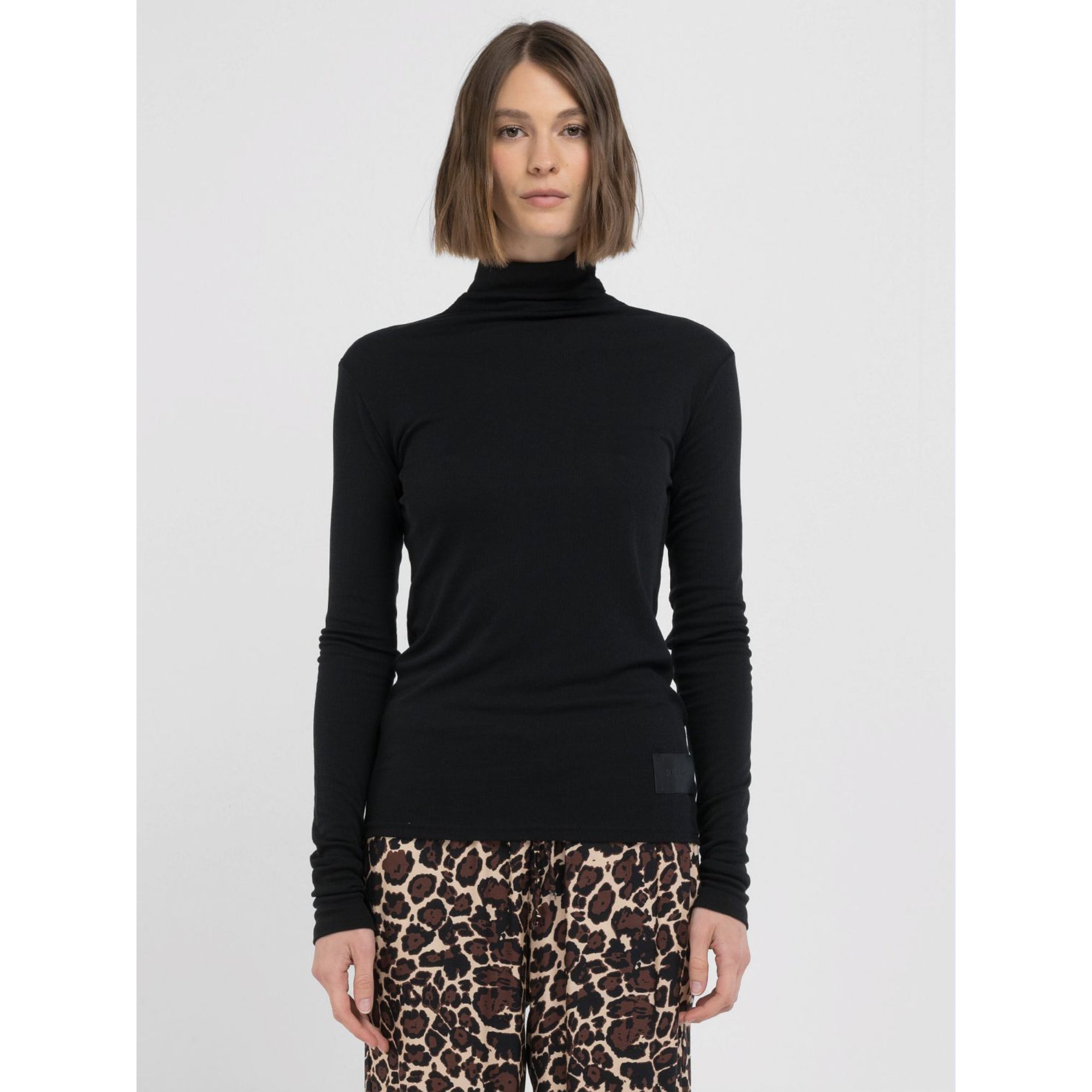 Replay Women's Slim Fit Top with Long Sleeve and Hight Neck | Clothing | GCC | Winter 2024 | Women | Women All Clothing | Women All Clothing Tops | Womens | Womens Fashion Replay Women's Slim Fit Top with Long Sleeve and Hight Neck | Clothing | GCC | Winter 2024 | Women | Women All Clothing | Women All Clothing Tops | Womens | Womens Fashion