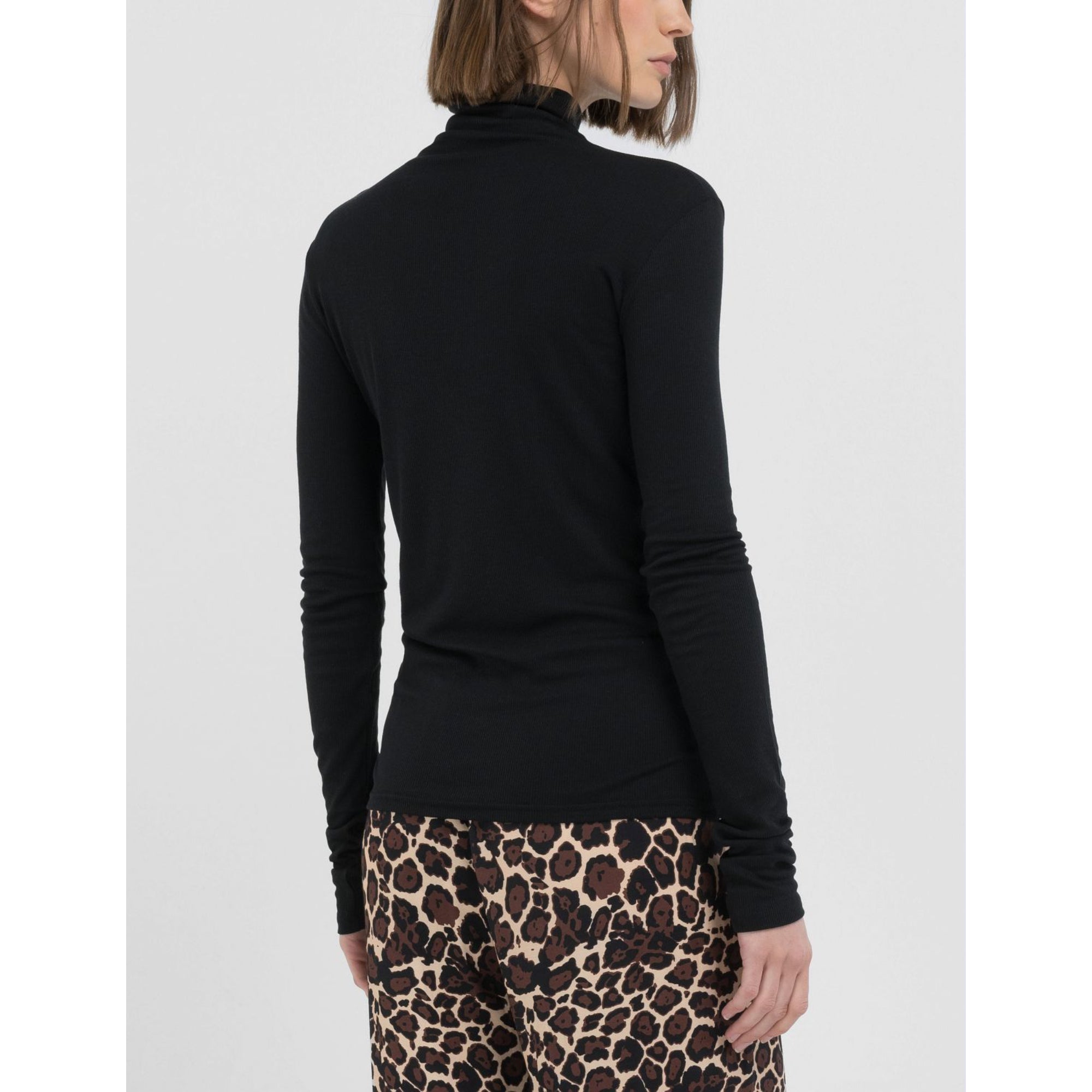 Replay Women's Slim Fit Top with Long Sleeve and Hight Neck | Clothing | GCC | Winter 2024 | Women | Women All Clothing | Women All Clothing Tops | Womens | Womens Fashion Replay Women's Slim Fit Top with Long Sleeve and Hight Neck | Clothing | GCC | Winter 2024 | Women | Women All Clothing | Women All Clothing Tops | Womens | Womens Fashion