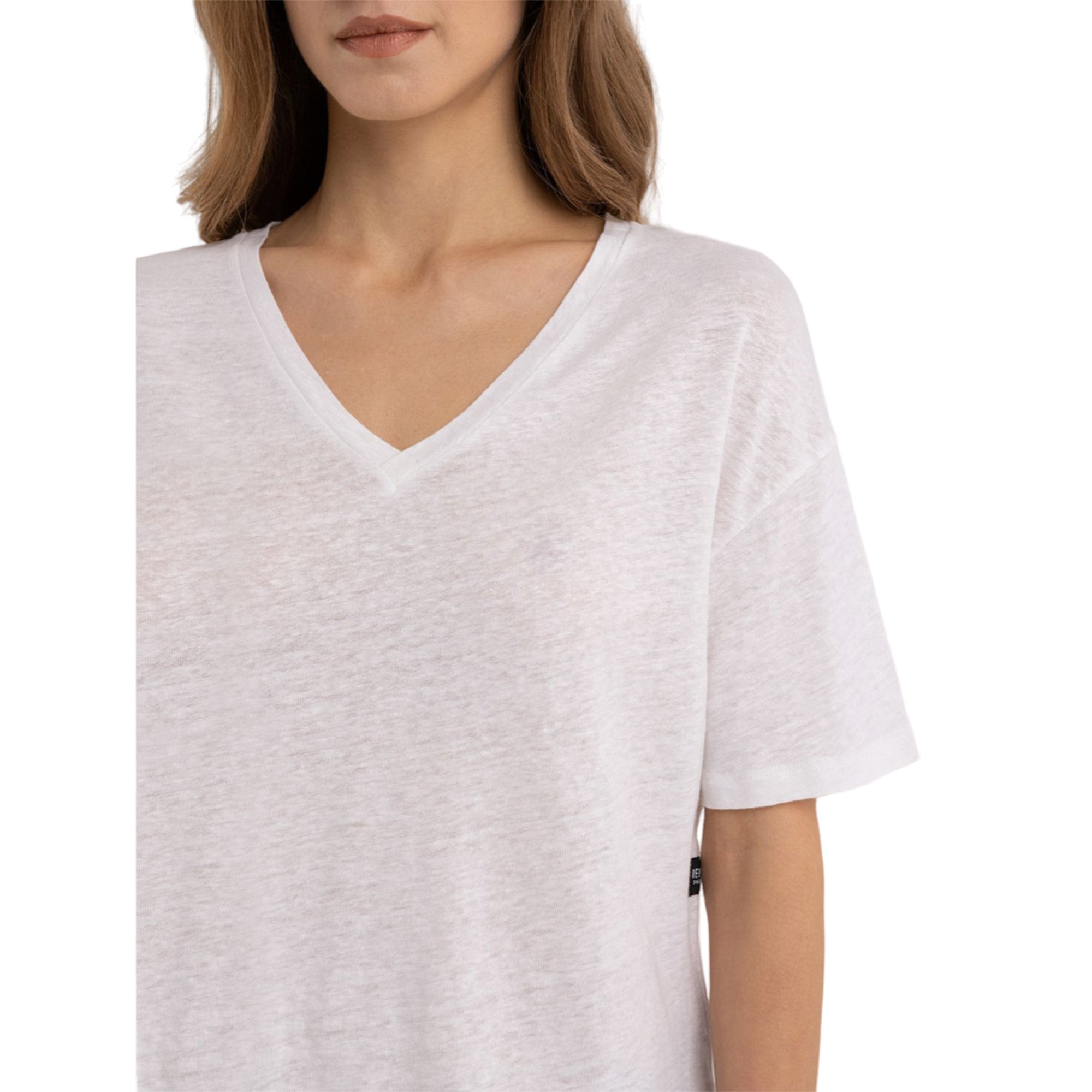 Replay Women's V-neck T-shirt in Stretch Linen | Clothing | GCC | Women | Women All Clothing | Women T-Shirts | Womens | Womens Fashion Replay Women's V-neck T-shirt in Stretch Linen | Clothing | GCC | Women | Women All Clothing | Women T-Shirts | Womens | Womens Fashion