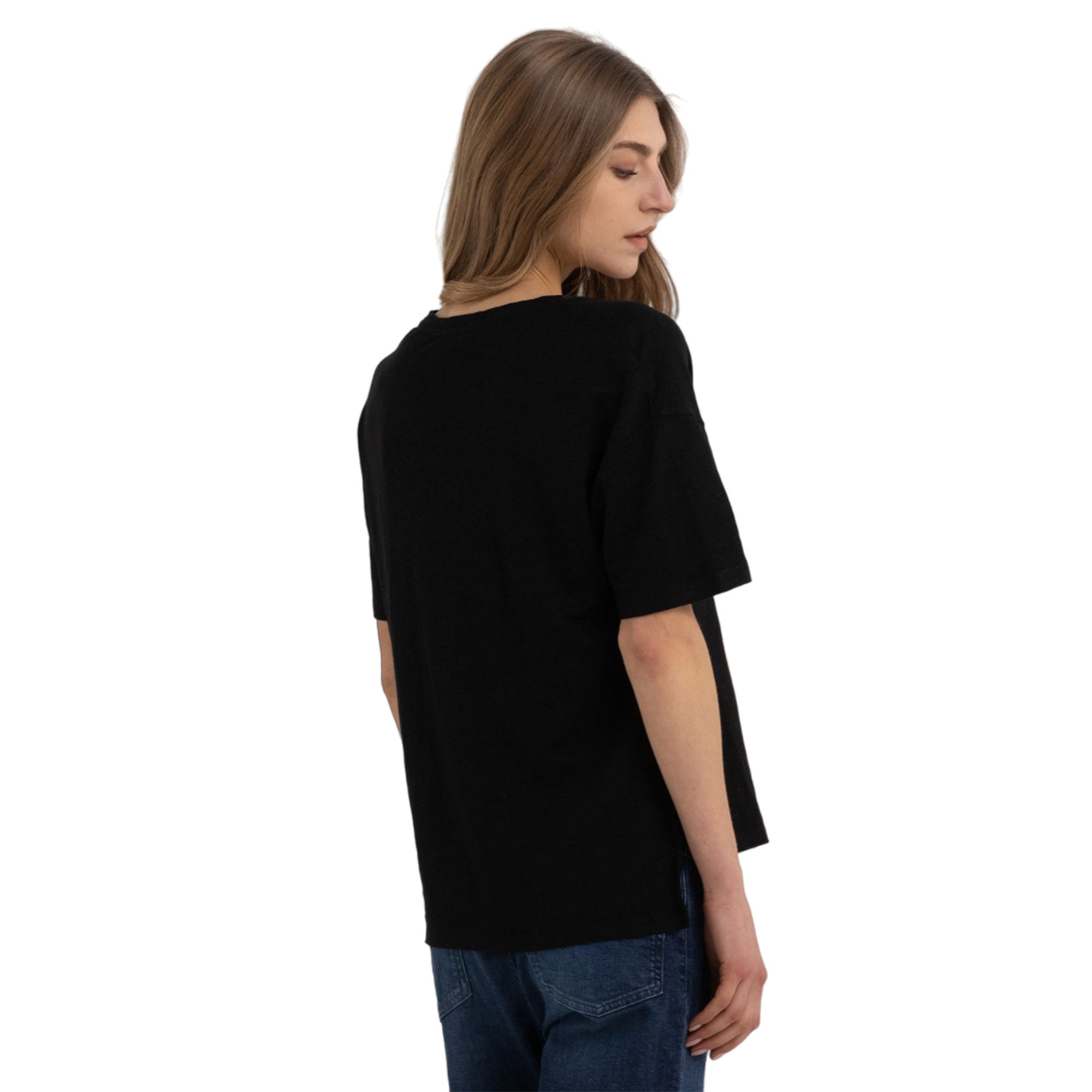 Replay Women's V-neck T-shirt in Stretch Linen | Clothing | GCC | Women | Women All Clothing | Women T-Shirts | Womens | Womens Fashion Replay Women's V-neck T-shirt in Stretch Linen | Clothing | GCC | Women | Women All Clothing | Women T-Shirts | Womens | Womens Fashion