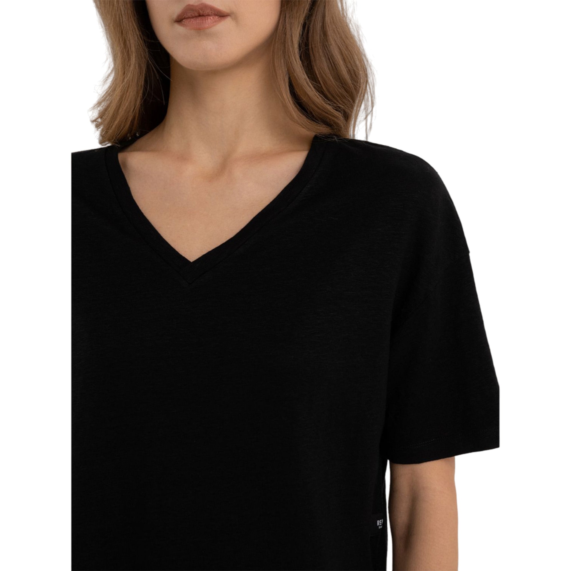 Replay Women's V-neck T-shirt in Stretch Linen | Clothing | GCC | Women | Women All Clothing | Women T-Shirts | Womens | Womens Fashion Replay Women's V-neck T-shirt in Stretch Linen | Clothing | GCC | Women | Women All Clothing | Women T-Shirts | Womens | Womens Fashion