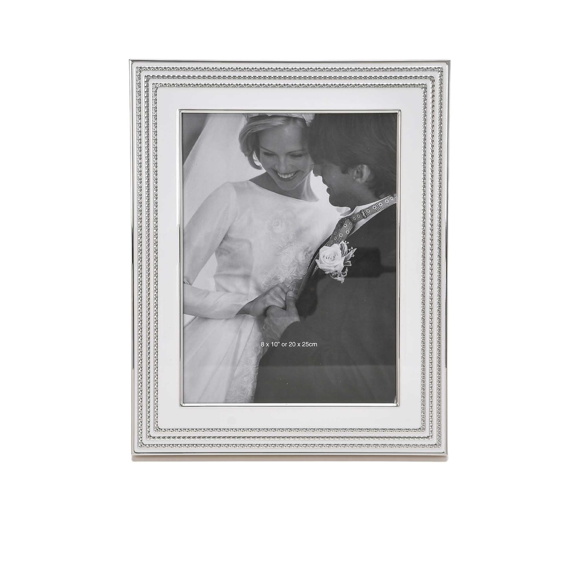 Winko Silver picture frame with a photo of a couple on a white background.