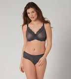 Triumph Mirage Spotlight Black Minimizer Bra