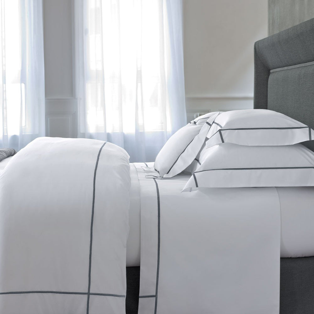 Yves Delorme Athena Pillow Case Platine | Beddings Yves Delorme Athena Pillow Case Platine | Beddings