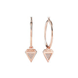 أقراط جيس نسائية باللون الذهبي الوردي مصممة على شكل حلقة مرصعة بأحجار مع إسم العلامة جيس على الجهة السفلية