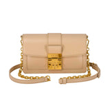 MCM رفيق صغير الحجم يُحمل على الجسم مع حضور هائل AW22