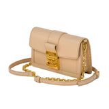 MCM رفيق صغير الحجم يُحمل على الجسم مع حضور هائل AW22