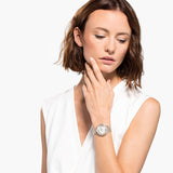 سواروفسكي، ساعة اورا البلورية ، سوار معدني ، لون ذهبي ، لون ذهبي فاتح ، مقاس واحد