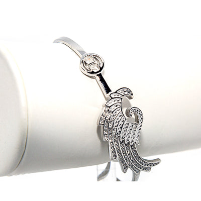 سوار جست كافالي شكل جناح الملاك مفتوح مع حجر وشعار JC